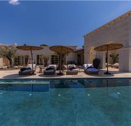  4 Bedroom Villa with Infinity Pool near Rovinj, Istria, Sleeps 8